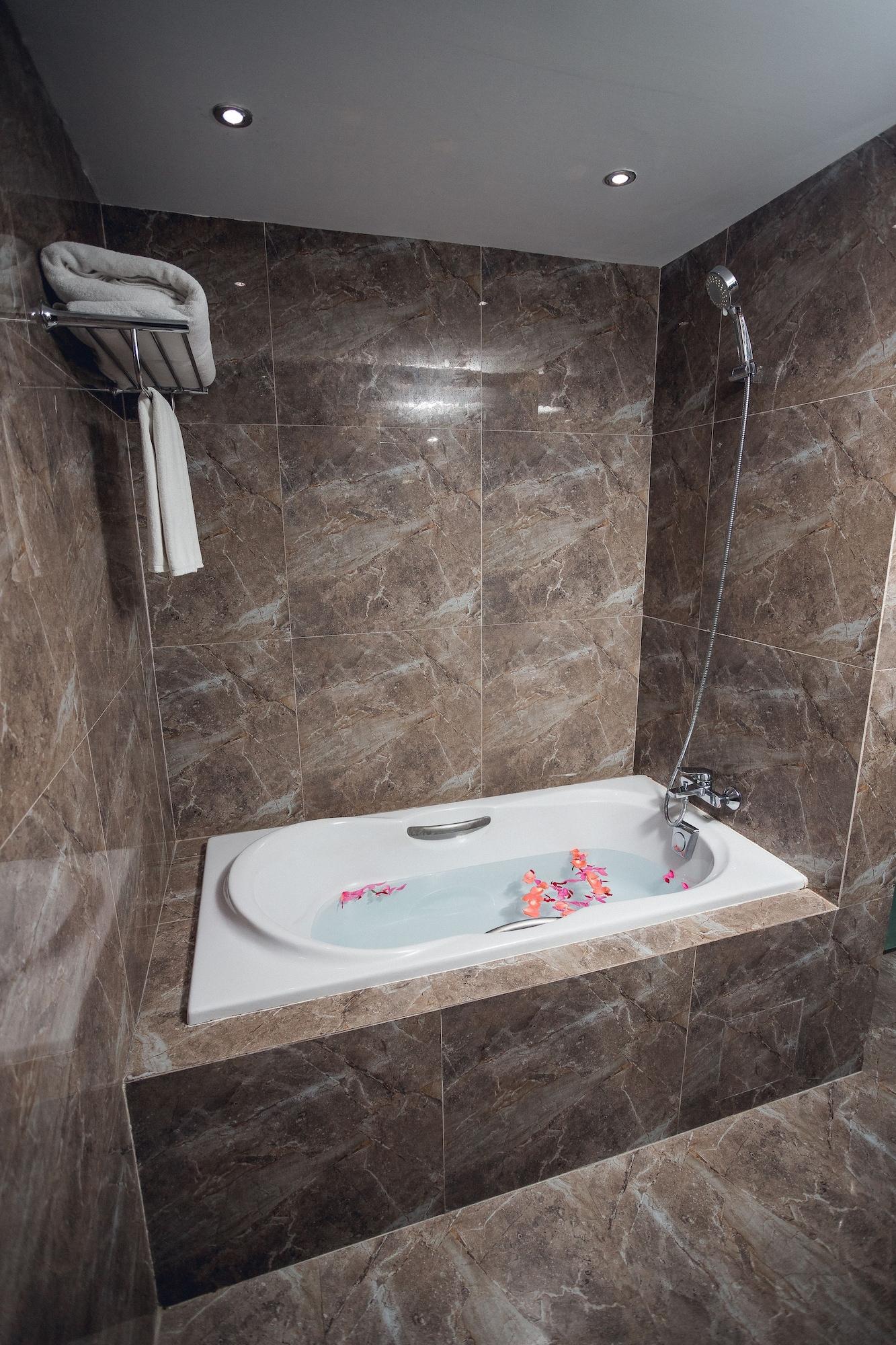 Elegant Hotel Pyi Thar Yar Rangum Exterior foto