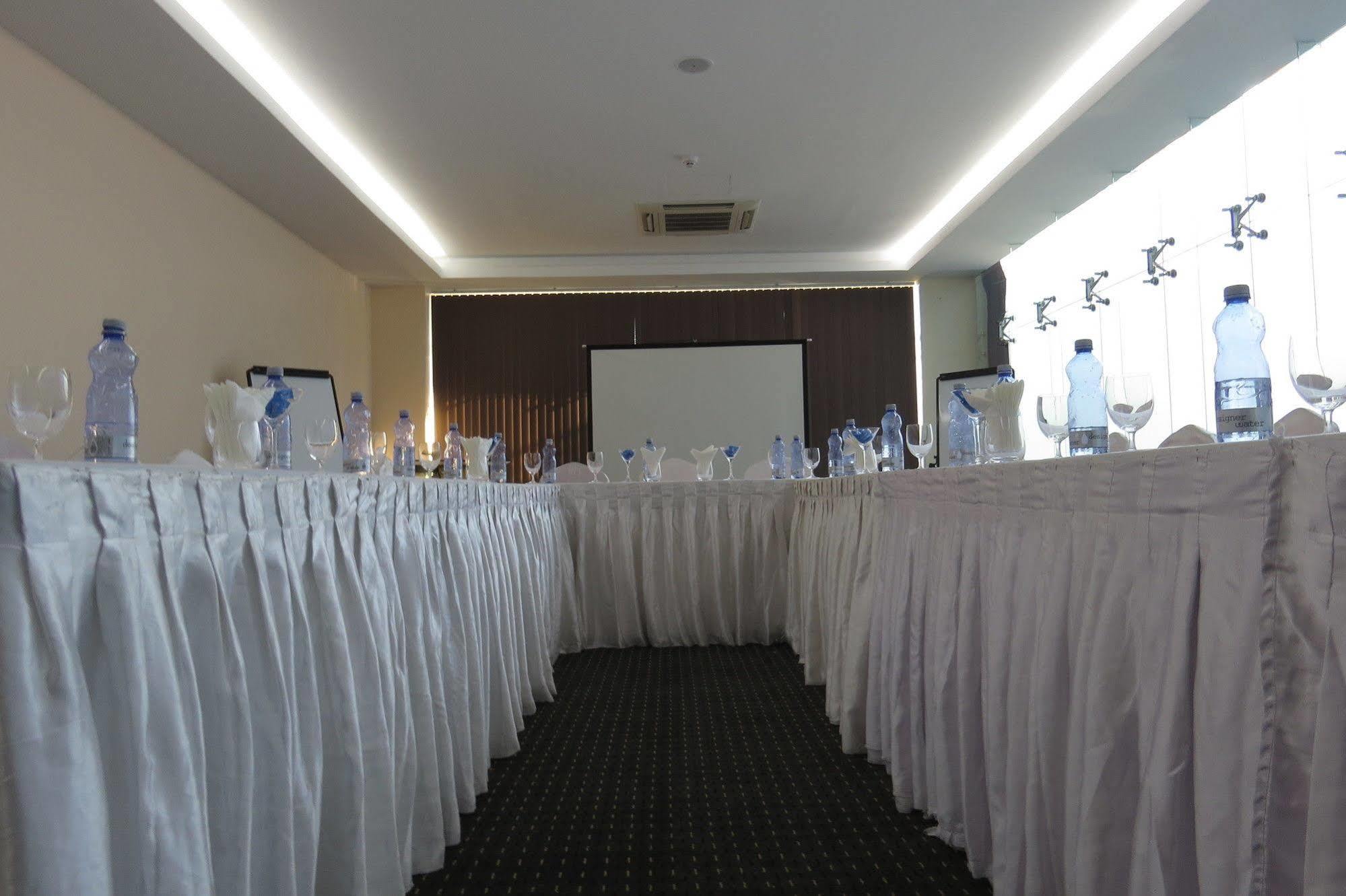 Elegant Hotel Pyi Thar Yar Rangum Exterior foto